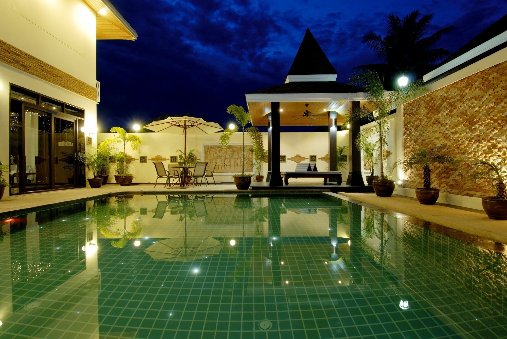 The Iris Pool Villa Rawai Екстериор снимка