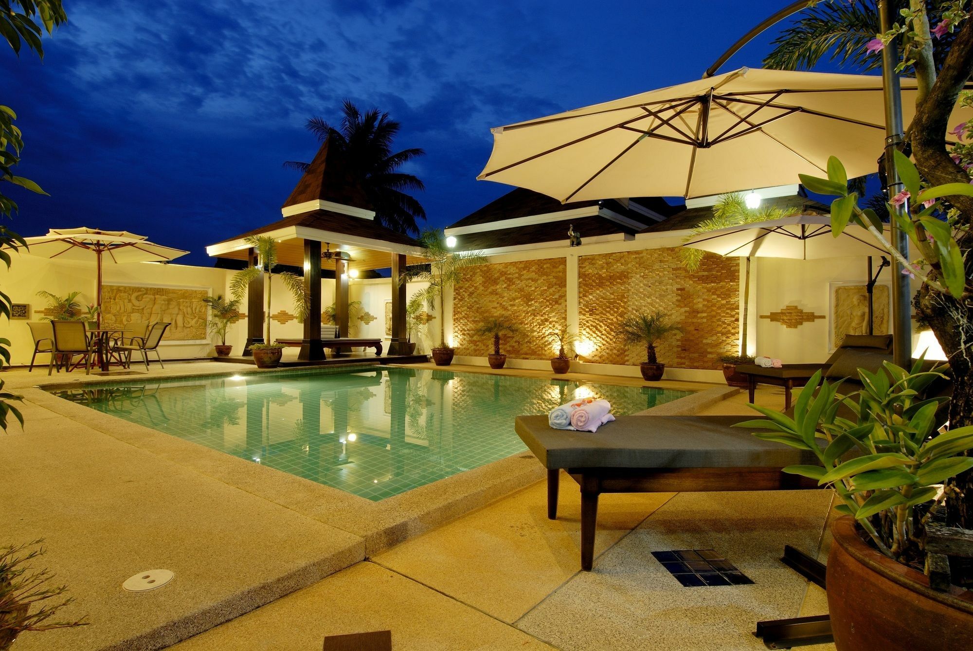 The Iris Pool Villa Rawai Екстериор снимка